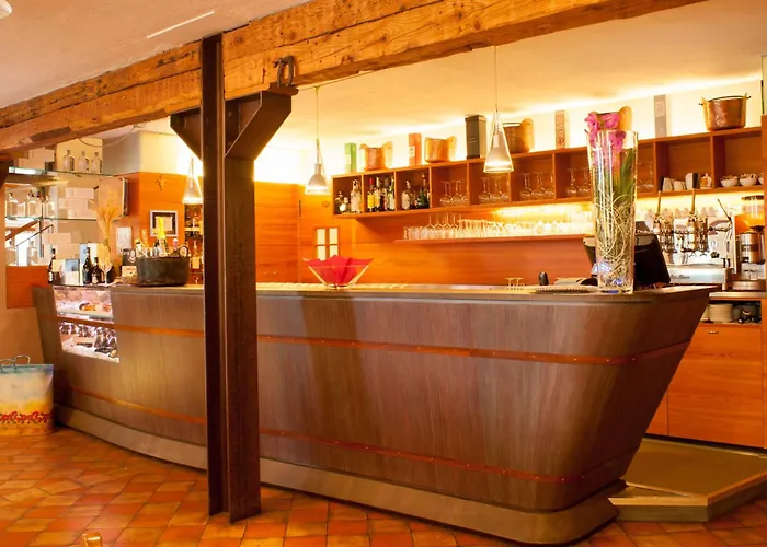 Elliot Osteria e dormire in collina